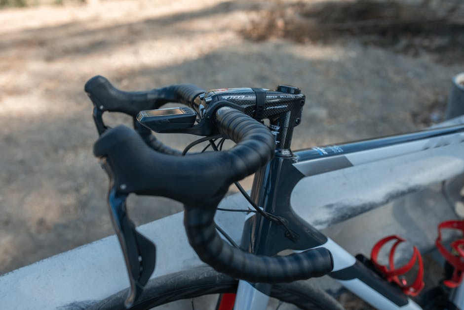Wahoo Elemnt Bolt cycling computer mounted on road bike handlebar