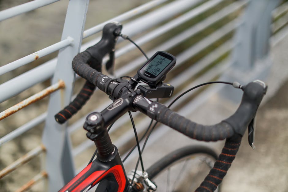 Wahoo Elemnt Roam GPS cycling computer mounted on road bike handlebar outdoors UK