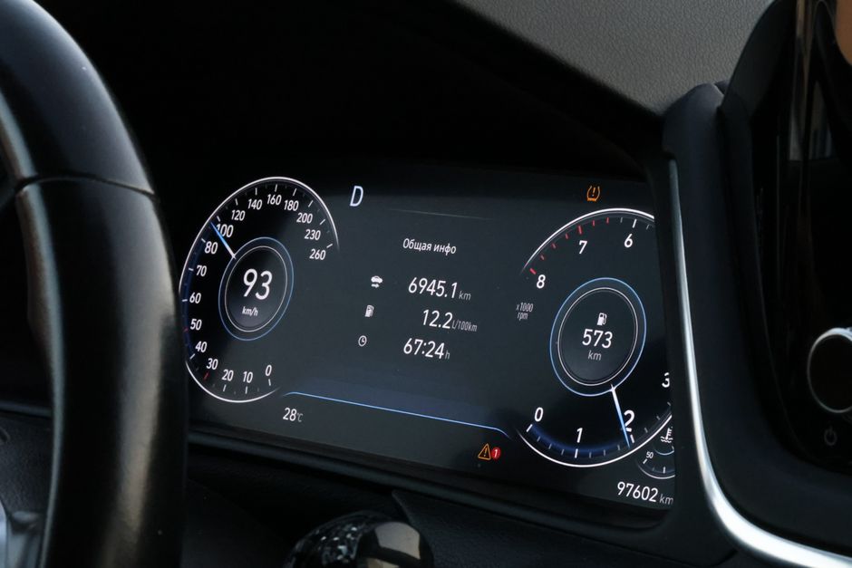 Polar Vantage V3 AMOLED display showing training metrics