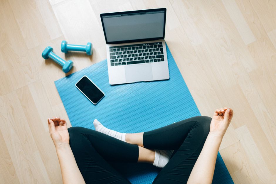 Vida virtual fitness platform homepage on laptop and mobile