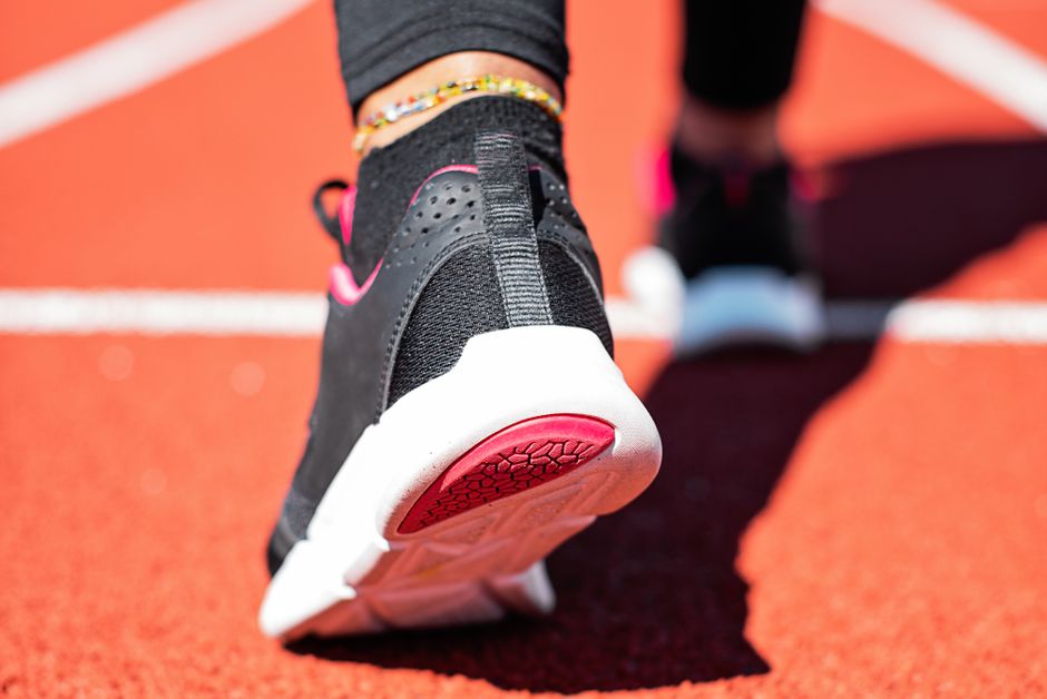 close-up Xero Shoes FeelTrue rubber sole flexibility bend test