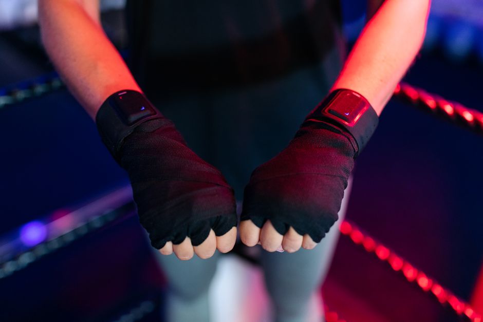 Ekster Smart Ring worn during gym training session